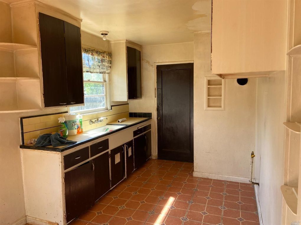 2532 Sonoma St.